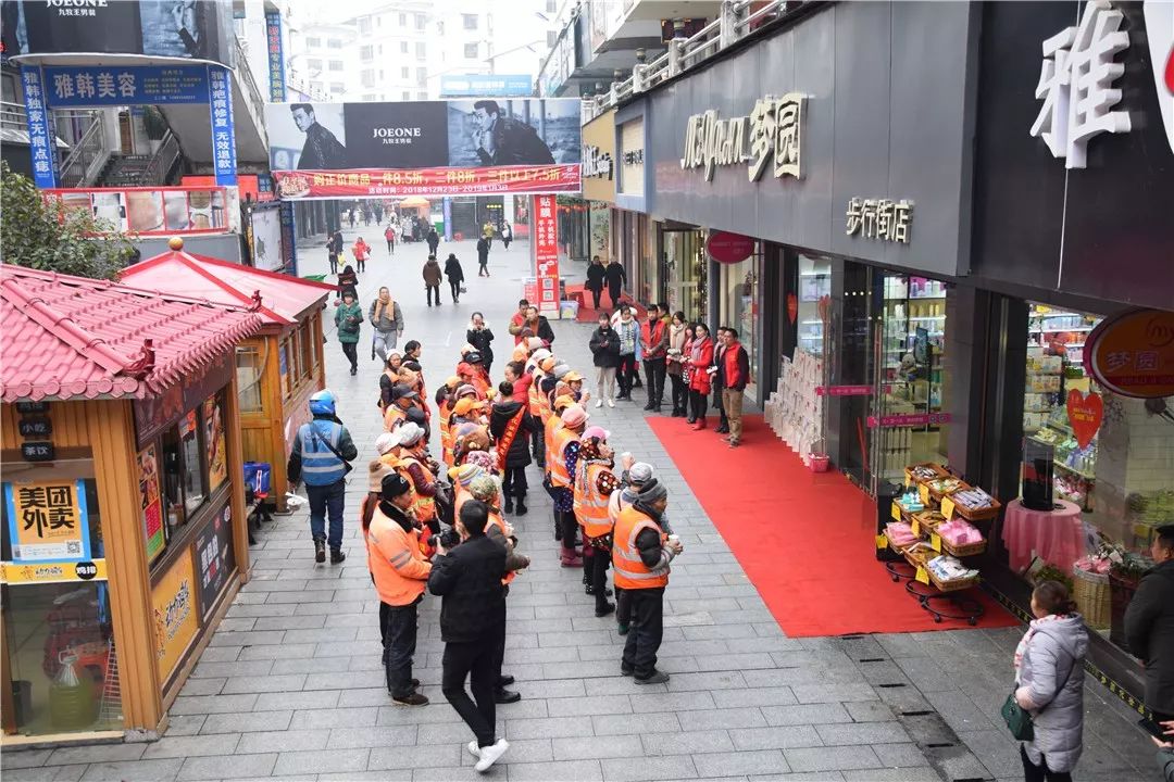 希望越来越多的人们理解和关心他们 苗市店:慈利县苗市政府斜对面