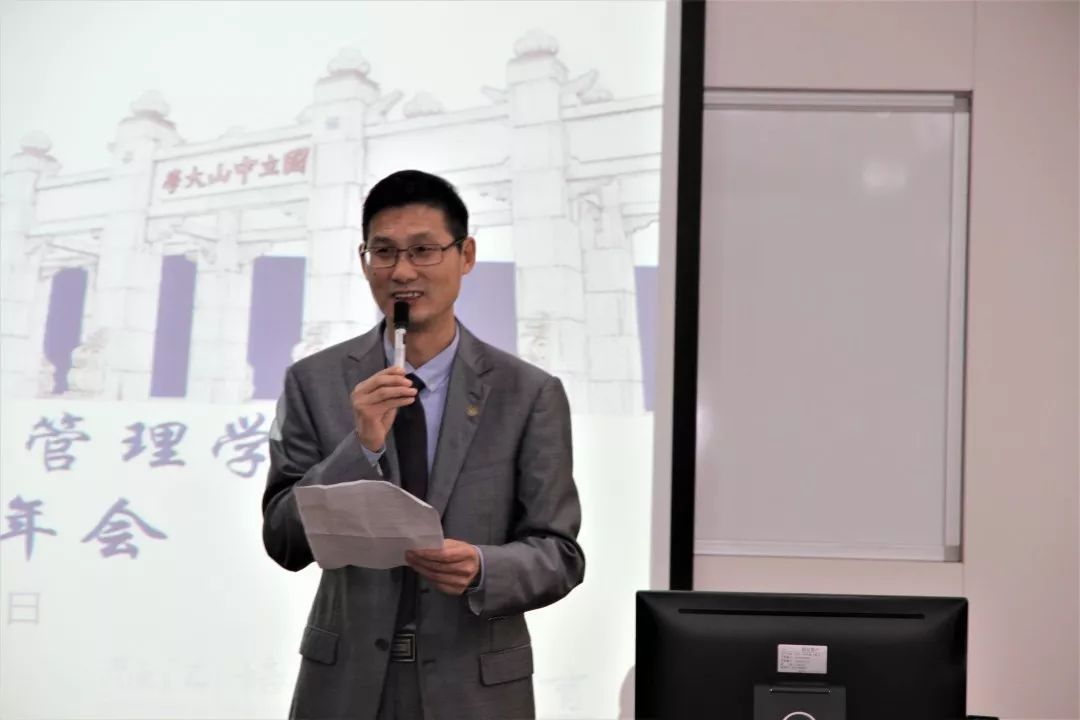 理事会秘书长柯建杰,mba联合会代表李婵,emba校友理事会代表曾毓昌