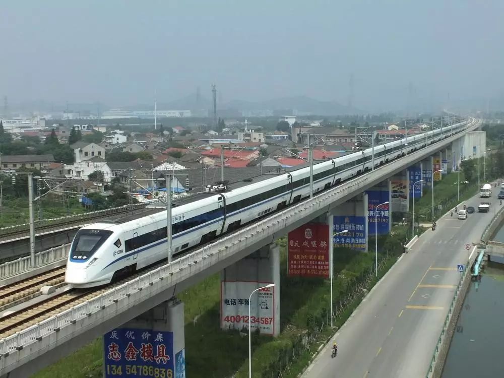 京沪高铁外,还有沪宁城际,宁杭高铁,合蚌高铁等线路也跑起了复兴号