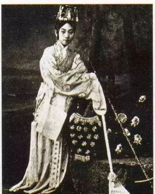 《红楼梦》:陆美玲饰林黛玉↓↓↓梅兰芳饰林黛玉↓↓↓1924年京剧版