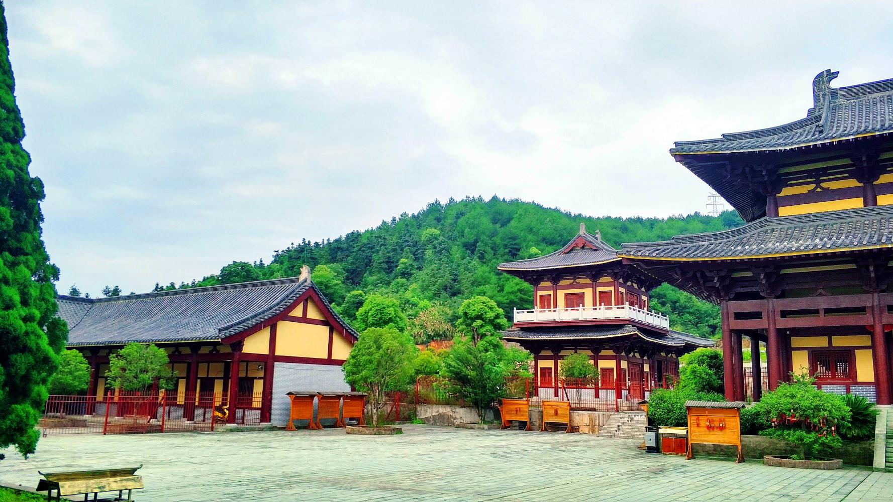 江西省抚州市东乡区佛岭公园西隐寺