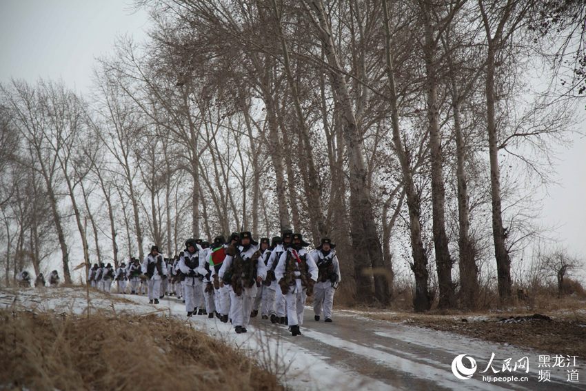 北部戰區陸軍第78集團軍某旅挺進林海雪原開展冬訓