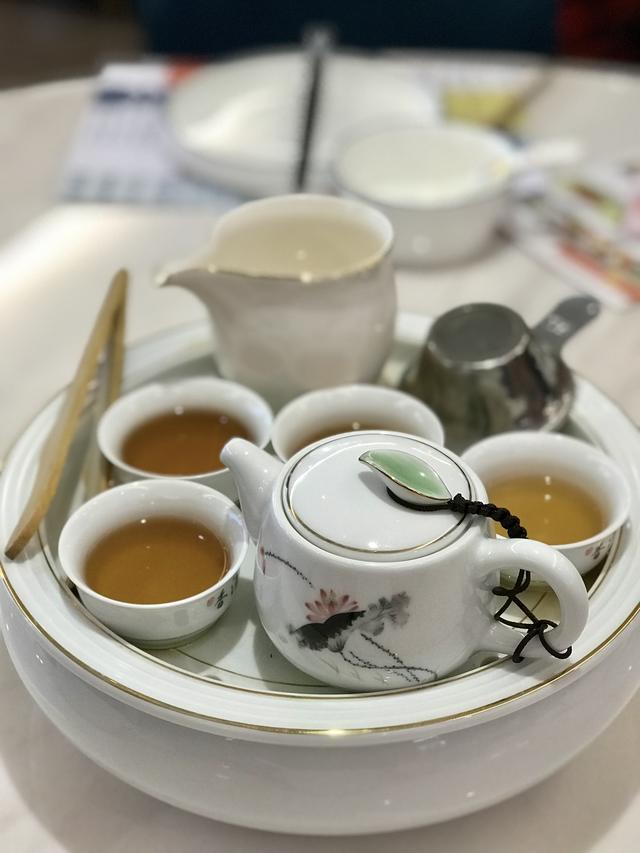 一壶功夫茶三两老友早茶开始可以聊到晚茶结束广东如此,厦门亦是一杯