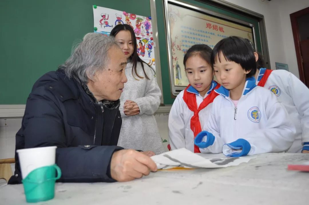 著名画家郑绍敏老师走进低年级学生课堂羊坊店中心小学协同育人系列