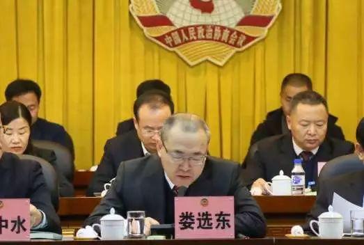 娄选东代表中共乾安县委对大会的召开表示热烈祝贺一上午9时,大会主持