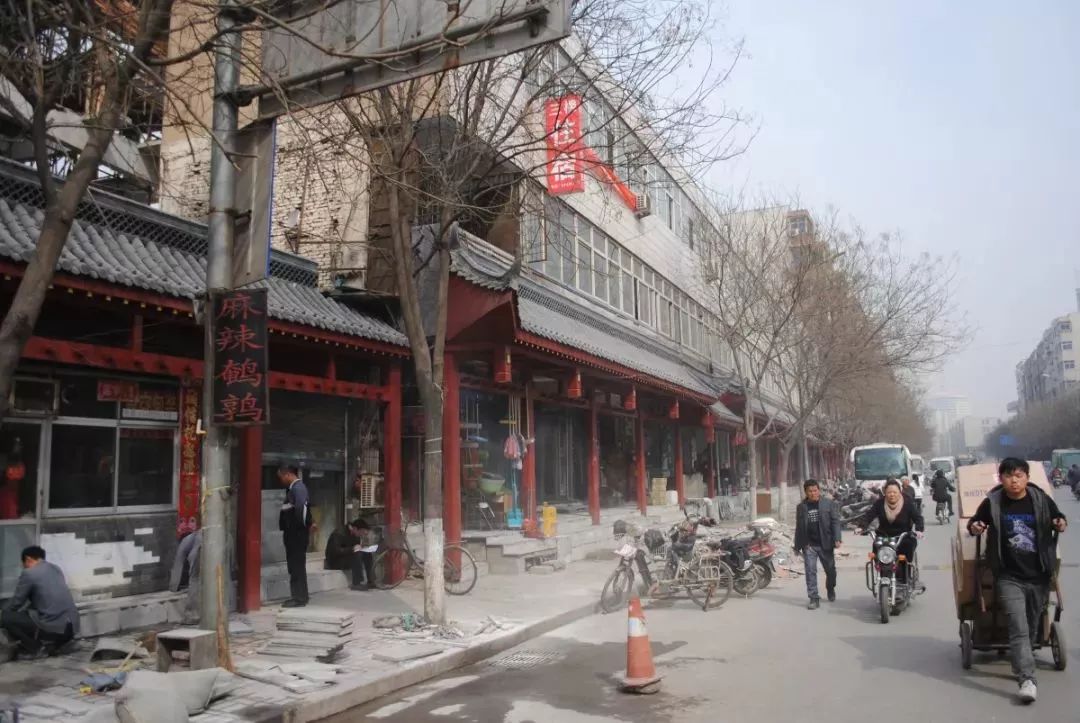 2013年,政府为了打造特色街区,对顺城街沿街店铺进行统一整改,在原有