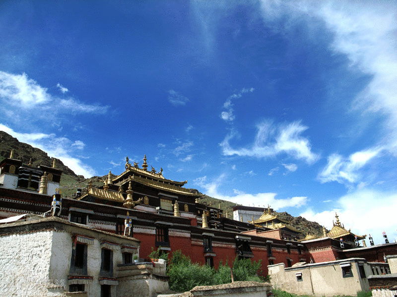 是格魯派六大寺院之一(其餘五個是:甘丹寺,哲蚌寺,色拉寺,塔爾寺,拉卜