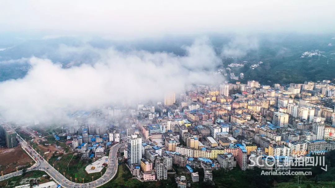 雷波县城全景图片