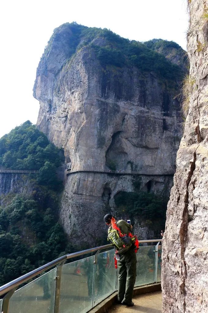 徒步登山119週六永嘉小若巖崖下庫穿越