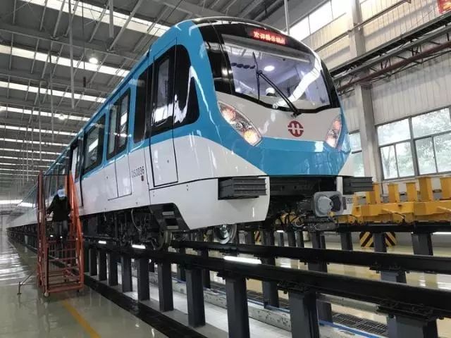 杭州地铁5号线新车来了!计划今年年底前开通试运营