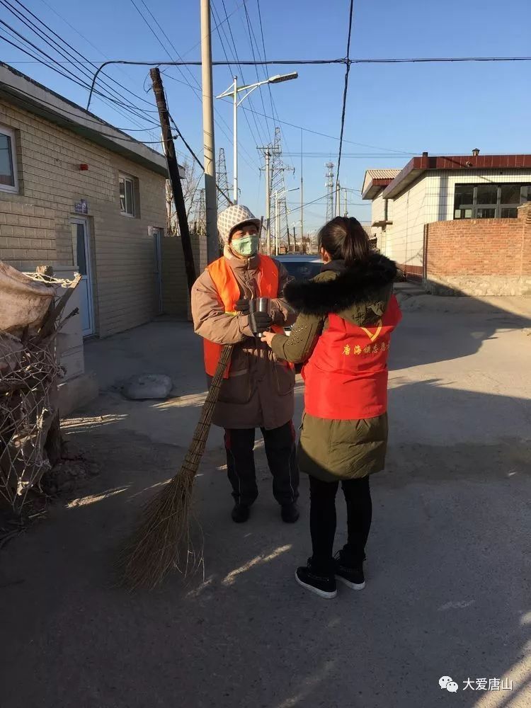 唐山曹妃甸区唐海镇开展关爱环卫工人志愿服务活动