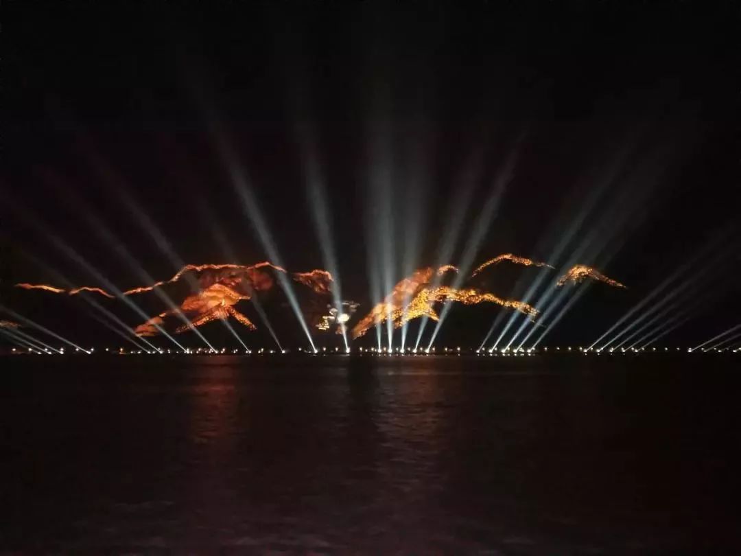 温州娄桥山上灯光秀图片