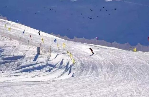 齐陵蓝溪国际滑雪场图片