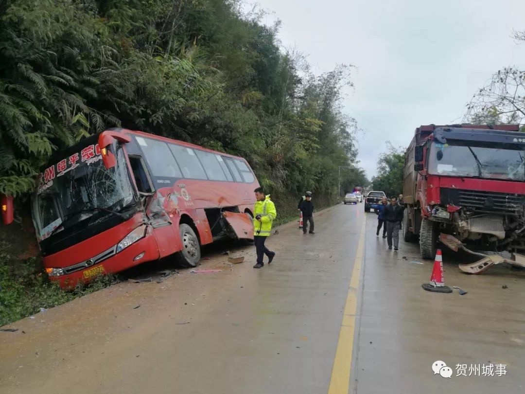 车子 雨天是交通事故的高发期 昨日又有三位司机遭了殃 在贺州市