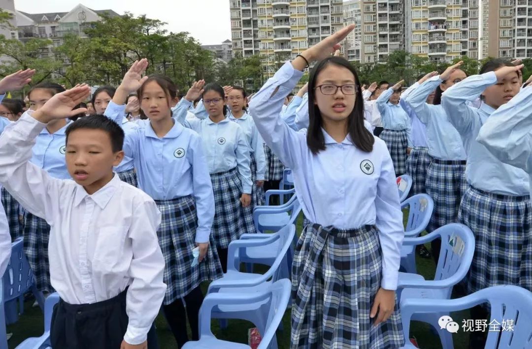 学生游泳比赛,童话节表演等活动中,累计200余人次获奖,涌现出黄俊然