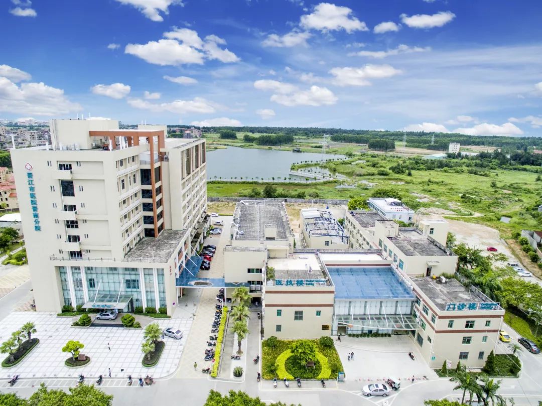 在著名侨乡晋江龙湖镇,有一座环境优美,技术先进,服务一流的国际医院