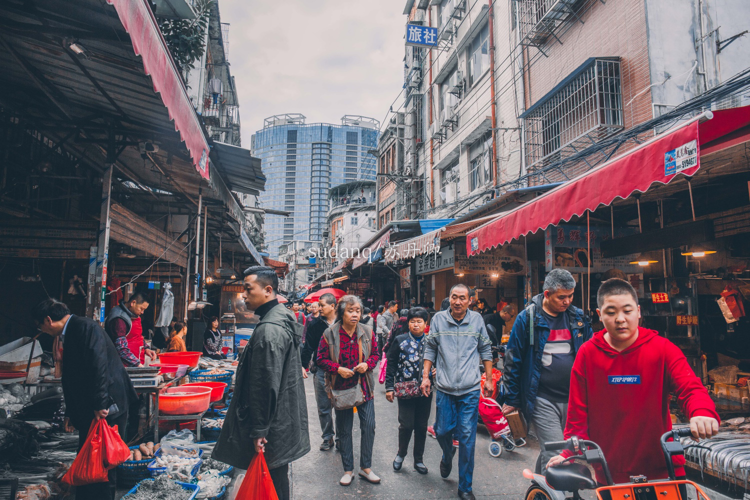 原创去厦门旅游别只顾着粉饰文艺,俗气的八市海鲜市场极致到雅