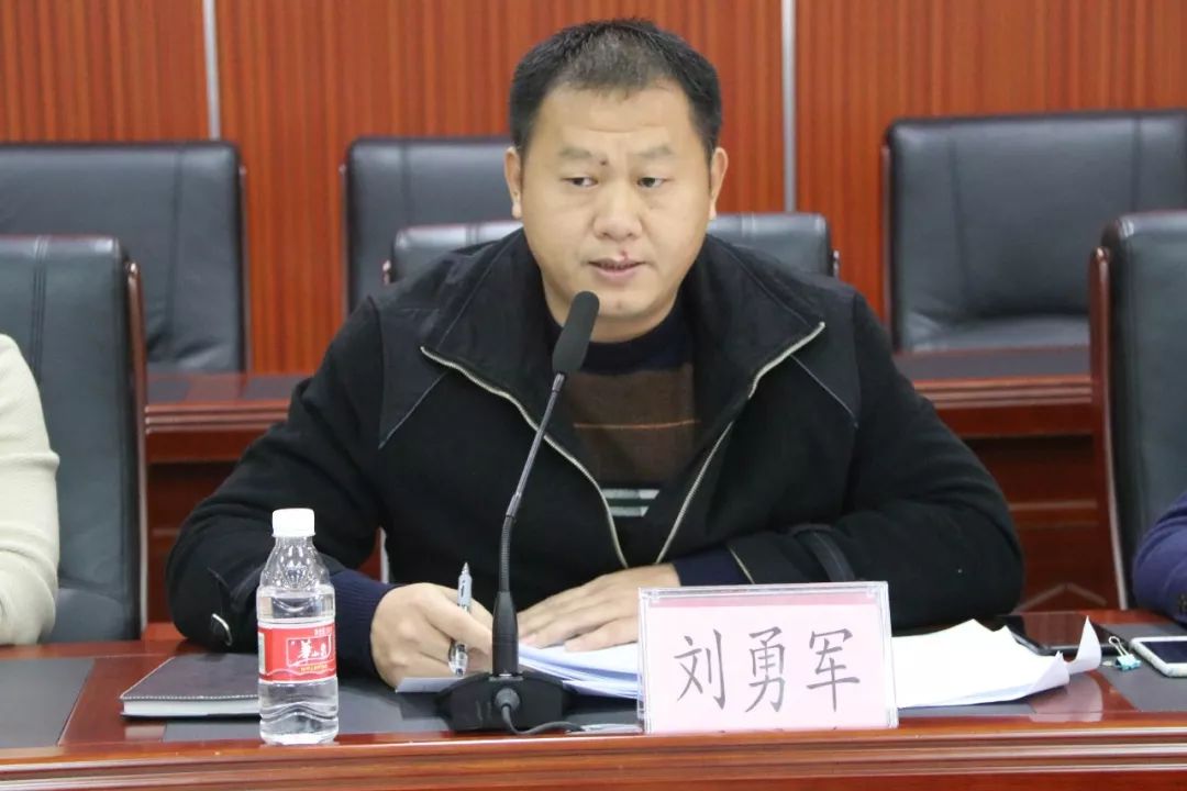 共和镇党委委员刘勇军对《江门市城市市容和环境卫生管理条例》作了