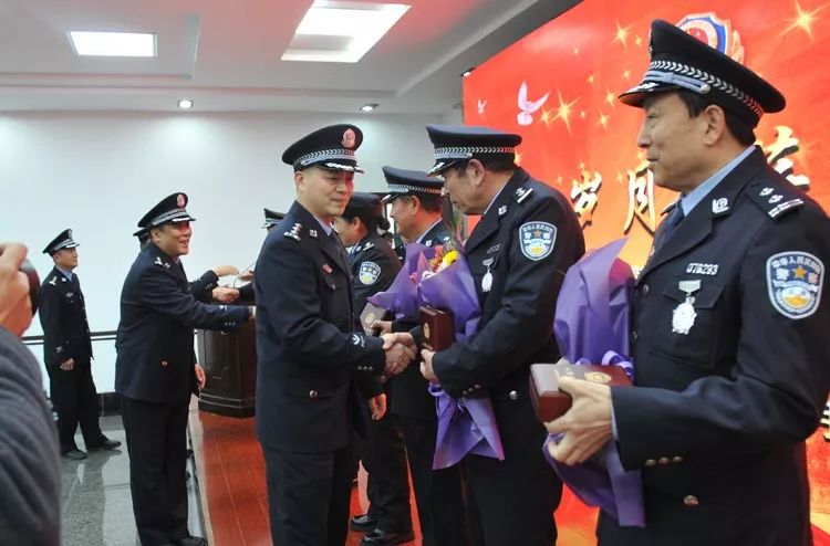 【警事】蒙阴县公安局举行民警荣誉退休仪式暨新警入警宣誓仪式