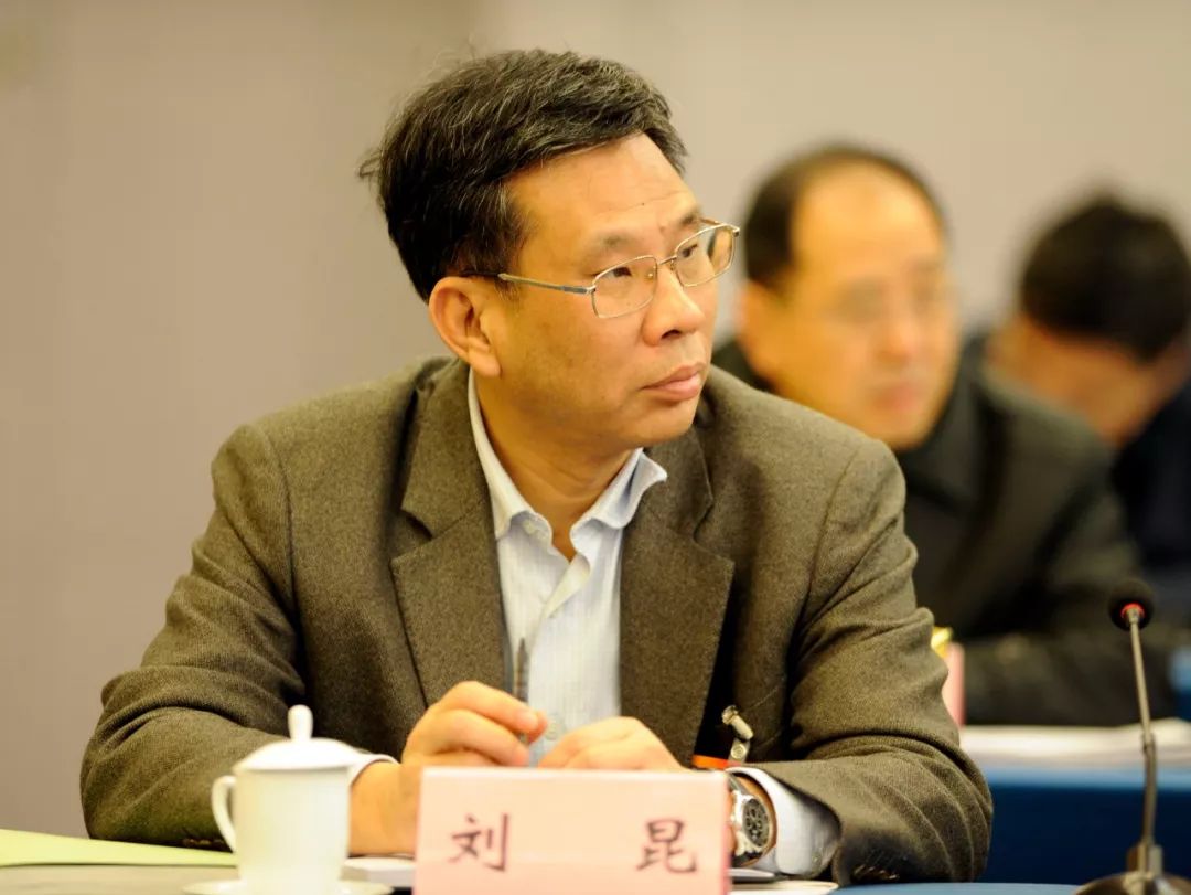 财政部部长刘昆个税只是减税大礼包第一步更大规模的在路上