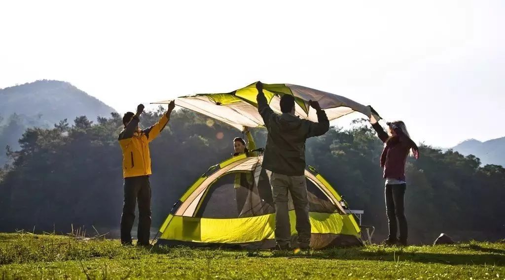 帳篷露營是野外旅行,登山探險等各種戶外活動的主要宿營方式,也是值得