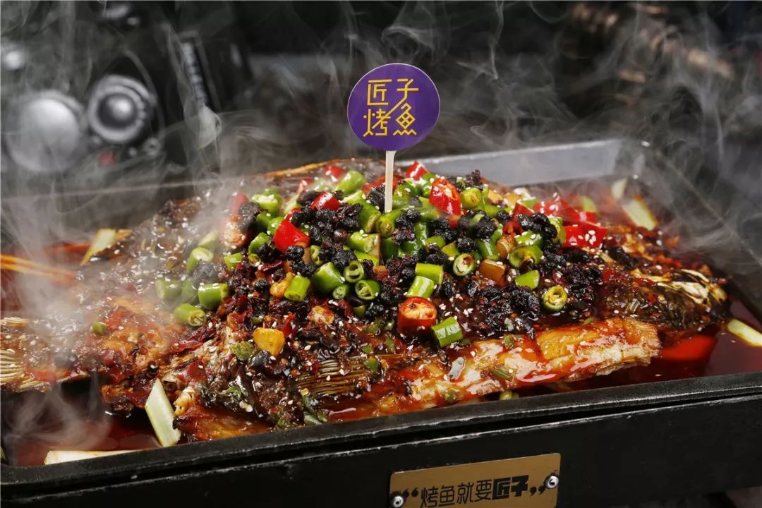 招牌湄公烤魚,蒜蓉花甲…_魚肉