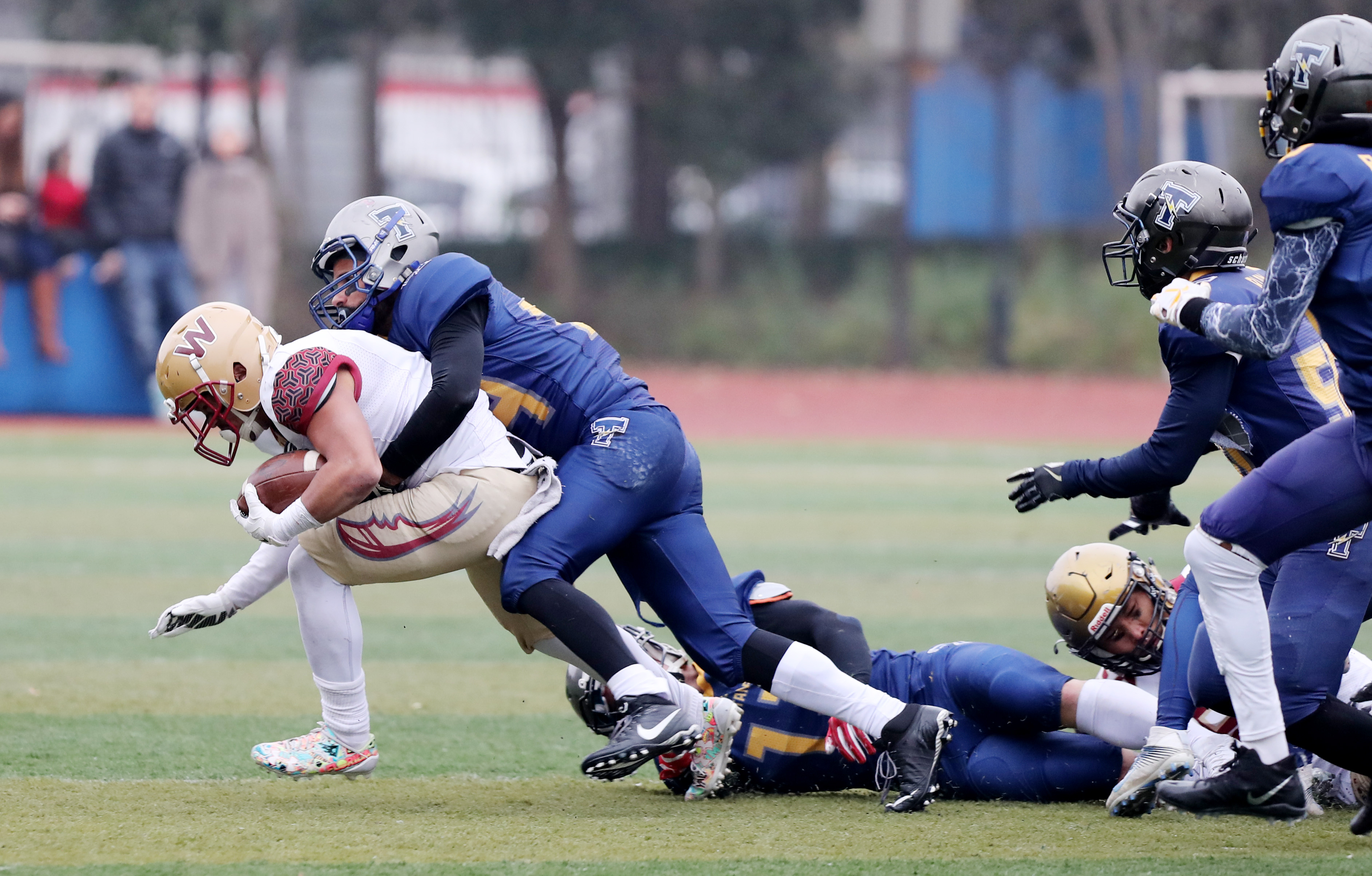 橄榄球中国美式橄榄球联盟联赛上海勇士蝉联冠军