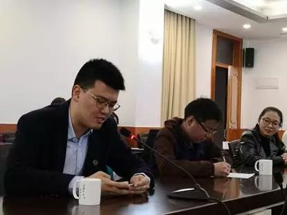 高三语文科 刘中博发言初二2班的班主任陈顺意老师则从德育工作指导