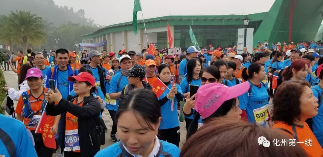 9:30活动花絮9:00活动花絮黄士杰在致辞中希望,通过这此全民健身活动