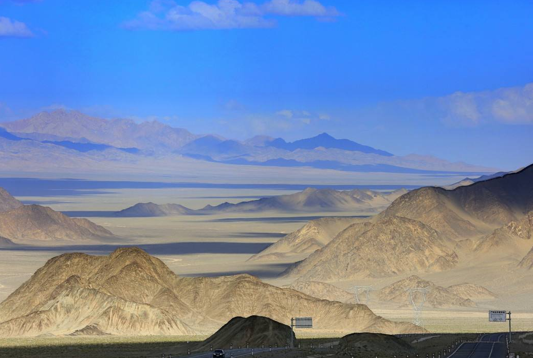 塔里木盆地发生了什么?科学家急忙赶往新疆,专家:这些东西不该存在