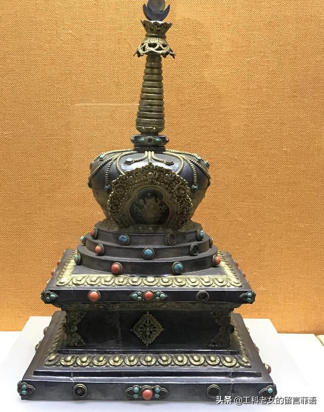 这里是北京之雍和宫里展出的精品佛像