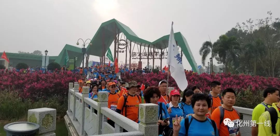 9:30活动花絮9:00活动花絮黄士杰在致辞中希望,通过这此全民健身活动