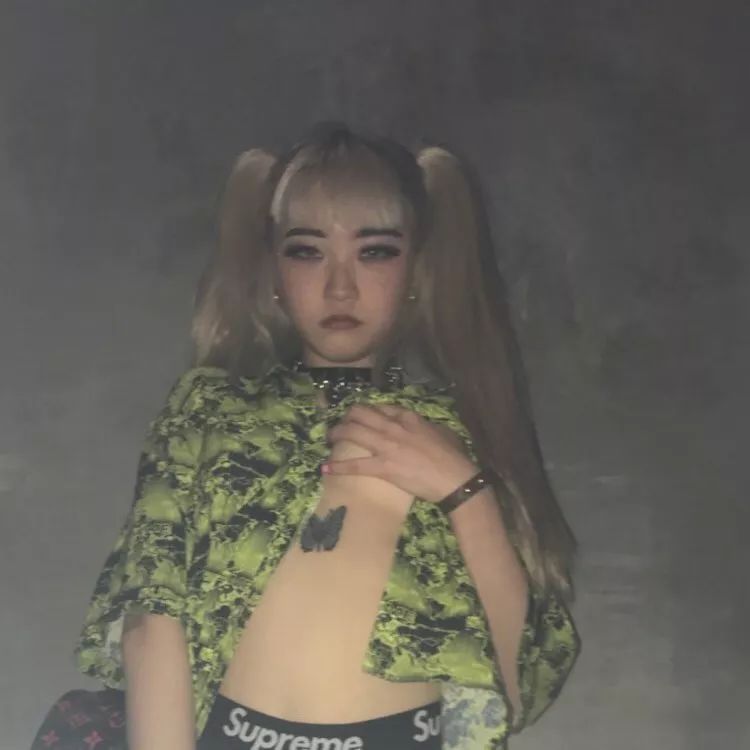 这个扎着双马尾的日本女rapper,说自己是个时髦的婊子