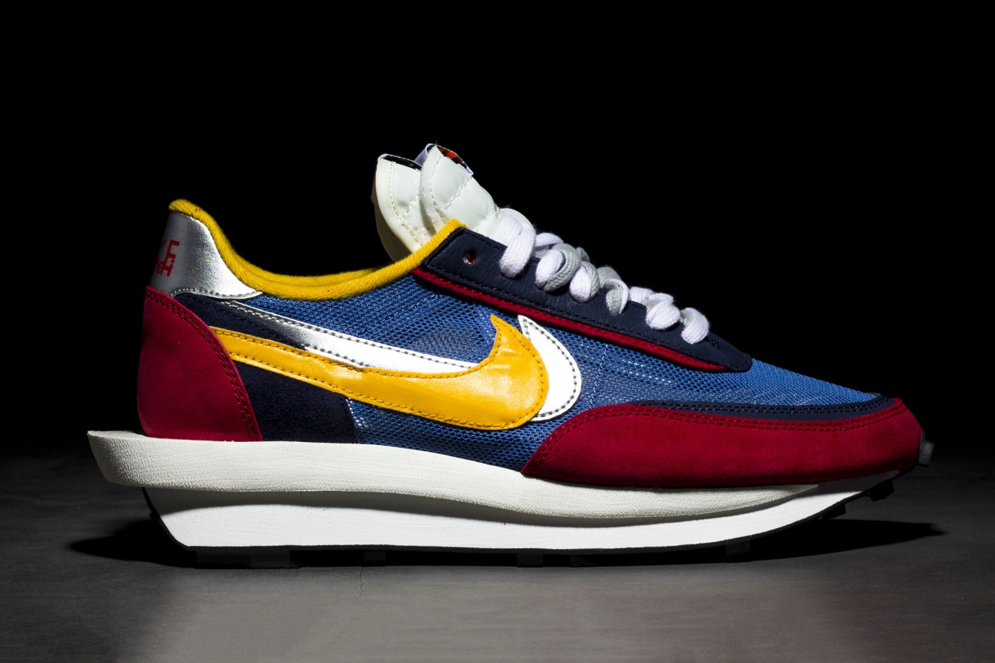 率先近赏 sacai x nike 全新蓝色版本