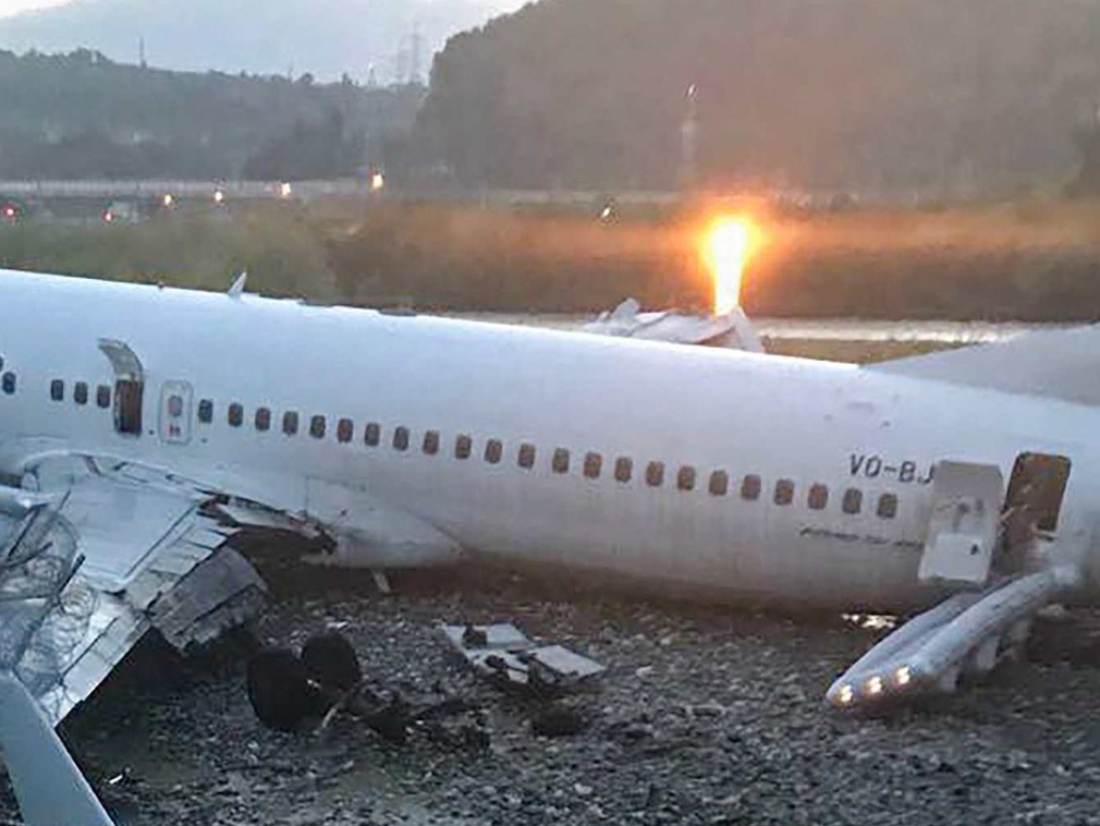 波音797 客机坠毁图片