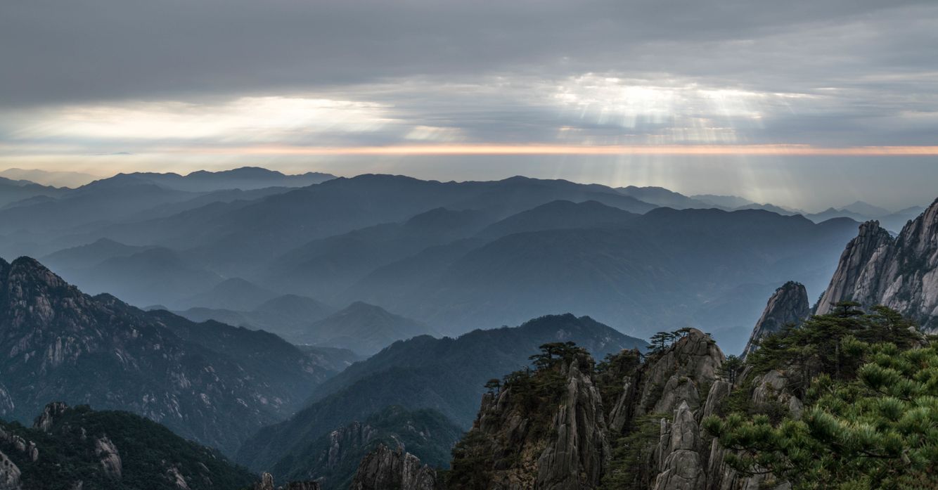 黃山我國十大名山之一最驚人的要數佛光美景