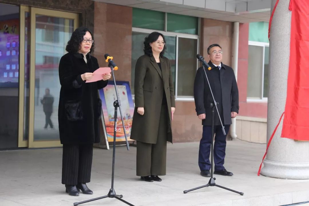 挂牌仪式由市政府办主任科员胡风燕主持,市政府副市长李亚林出席挂牌