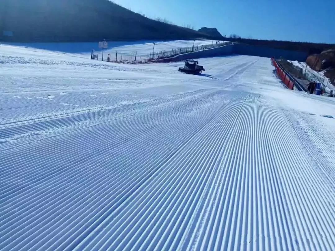 齐陵蓝溪国际滑雪场图片