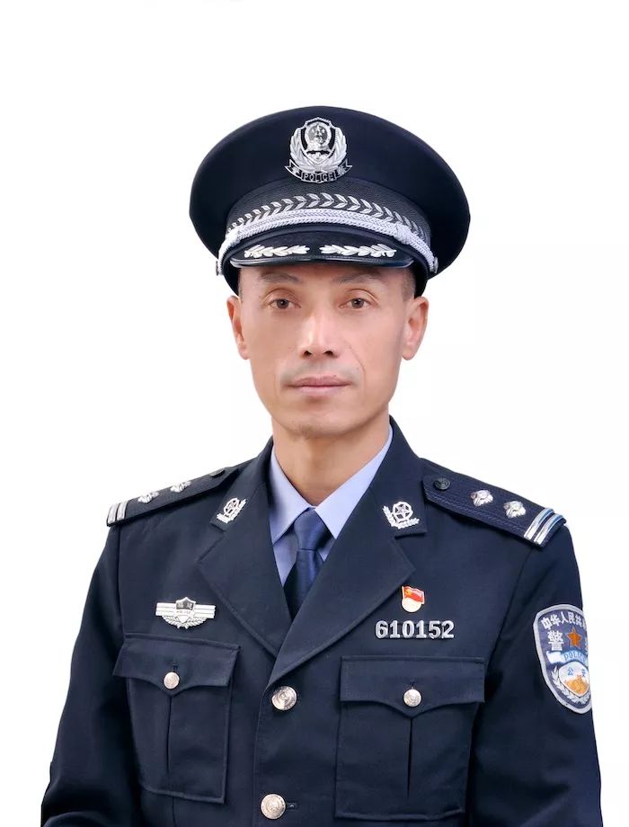 人民警察标准发型图片