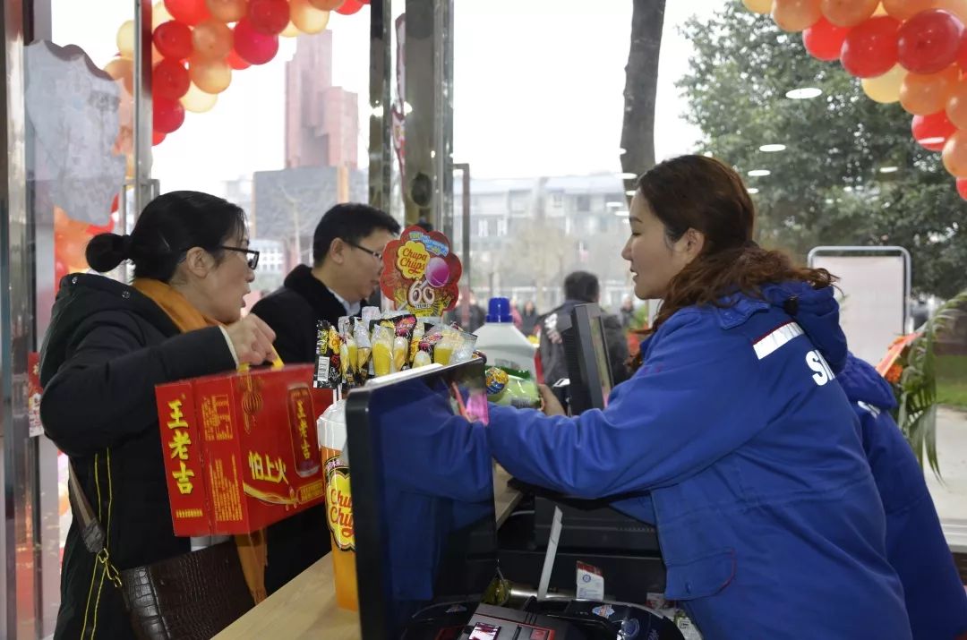 旺蒼繼紅店的開業敞開了易捷便利店脫離加油站獨自接受市場檢驗的大門