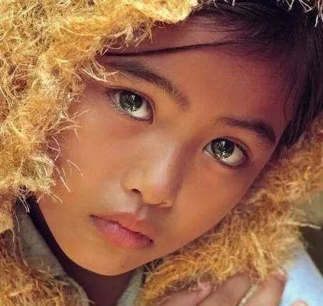 马来西亚女孩长相平淡却因为这双眼睛迷倒无数人