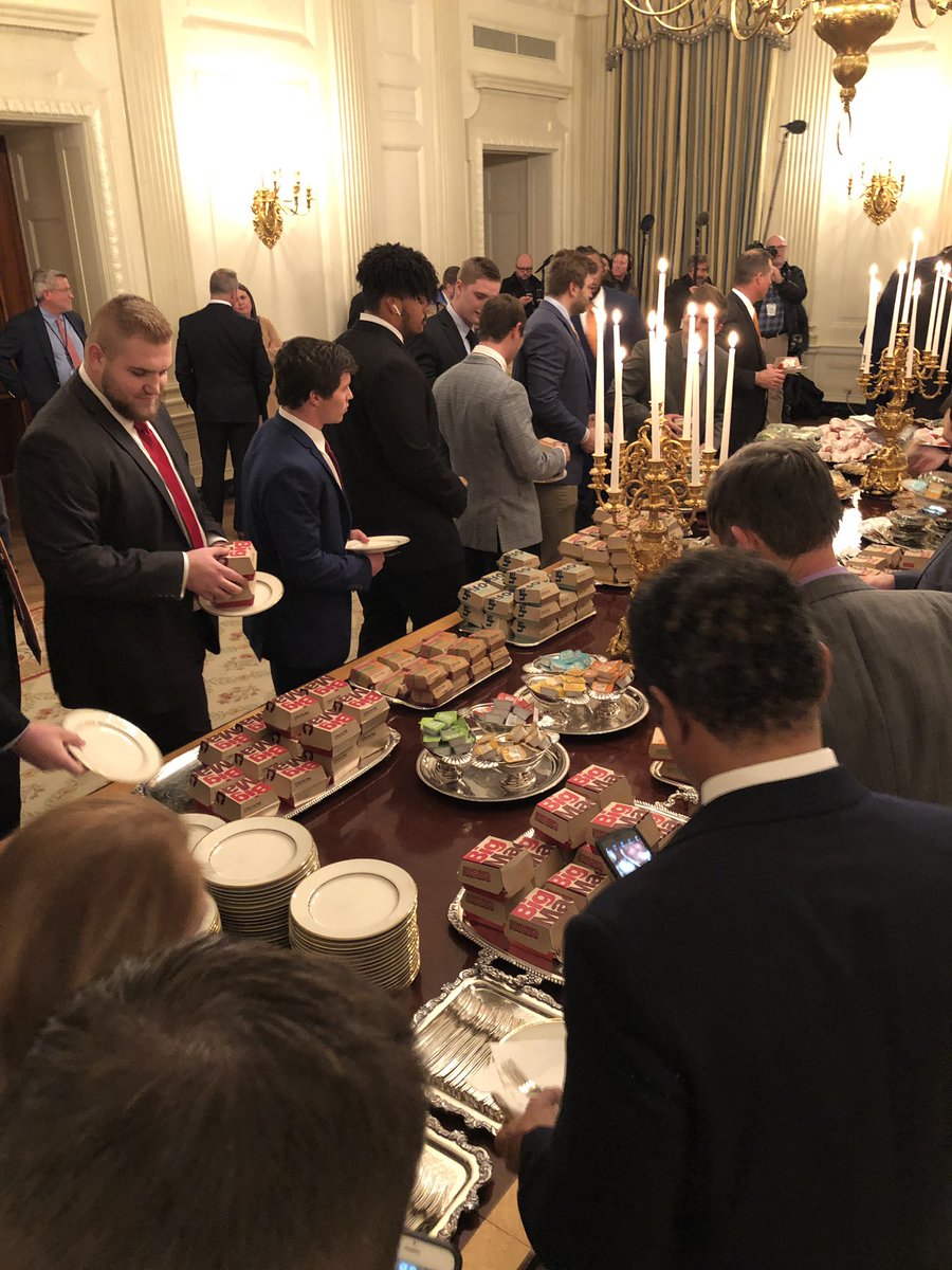 政府關門白宮沒廚師 特朗普自掏腰包請客人吃漢堡 國際 第2張