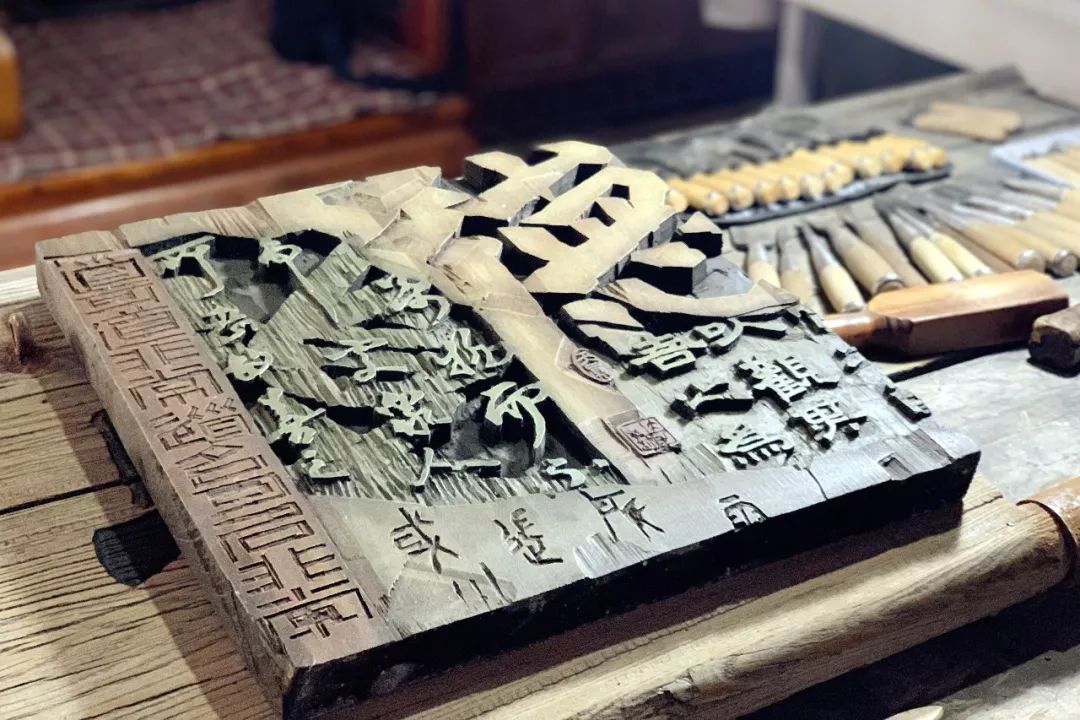 z:现代木刻是中国书法家协会篆刻,书法,刻字三大类型其中的一门艺术