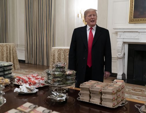 政府關門白宮沒廚師 特朗普自掏腰包請客人吃漢堡 國際 第4張