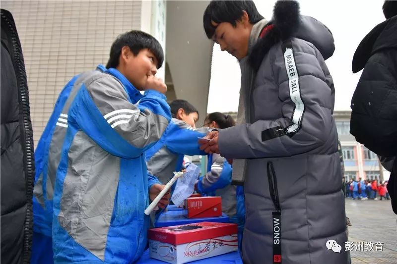 豐富校園文化生活,小魚洞九年制學校各班開展了熱鬧非凡的