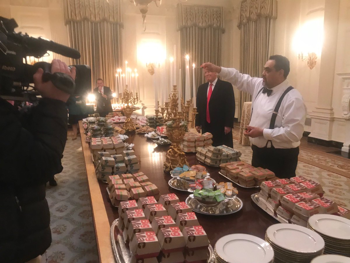 政府關門白宮沒廚師 特朗普自掏腰包請客人吃漢堡 國際 第5張