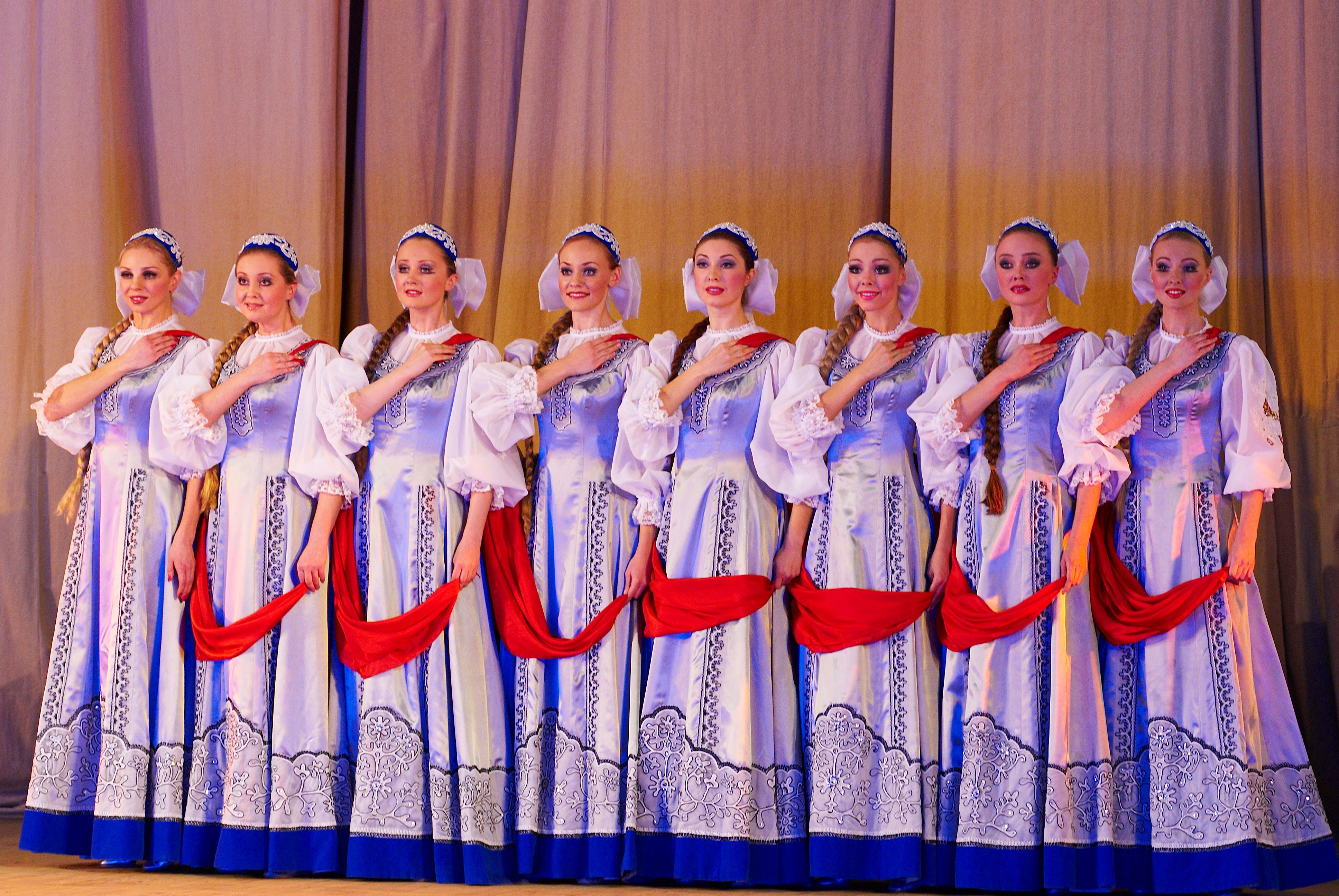 俄罗斯最美名片小白桦舞蹈团 绝美云步首登鹭岛
