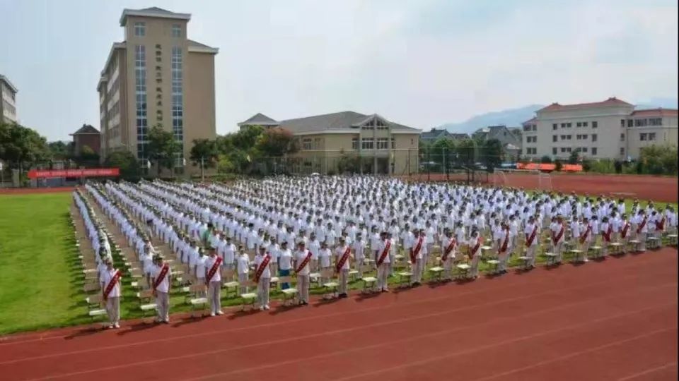 富阳区鹿山中学图片