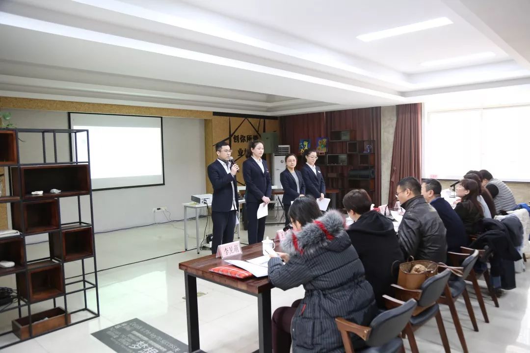 面试会邀请了上海市民政局职业社会工作处处长张静,杨浦区民政局副