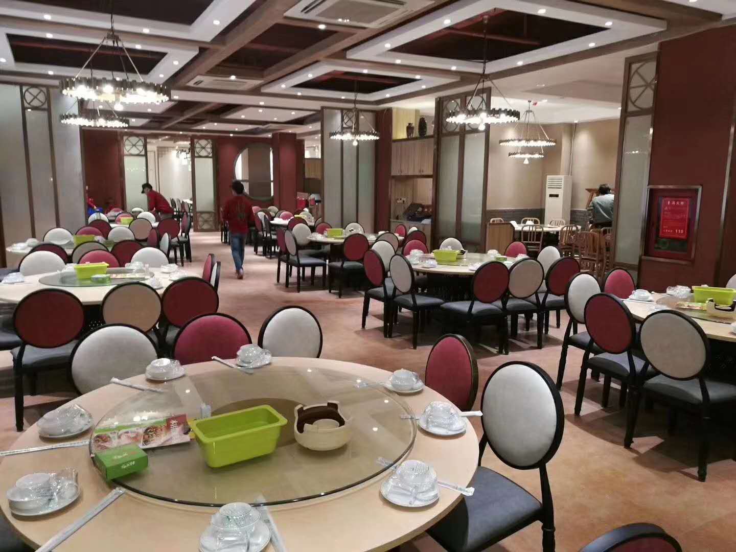 味發現湘菜館南約店與東莞鼎聖埃默科廚房節能設備公司簽訂合作